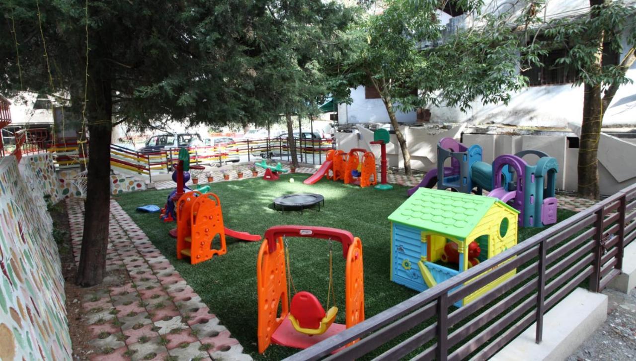 Hotel Arif Castle, Нейнитал Екстериор снимка