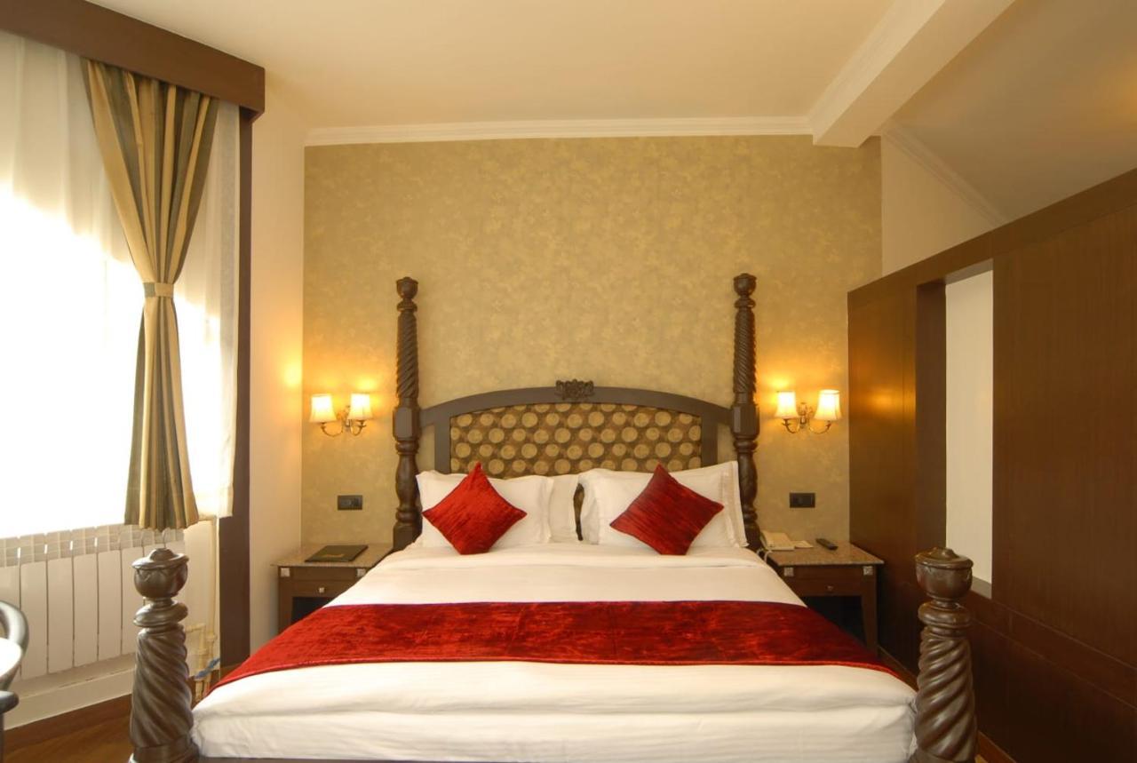 Hotel Arif Castle, Нейнитал Екстериор снимка